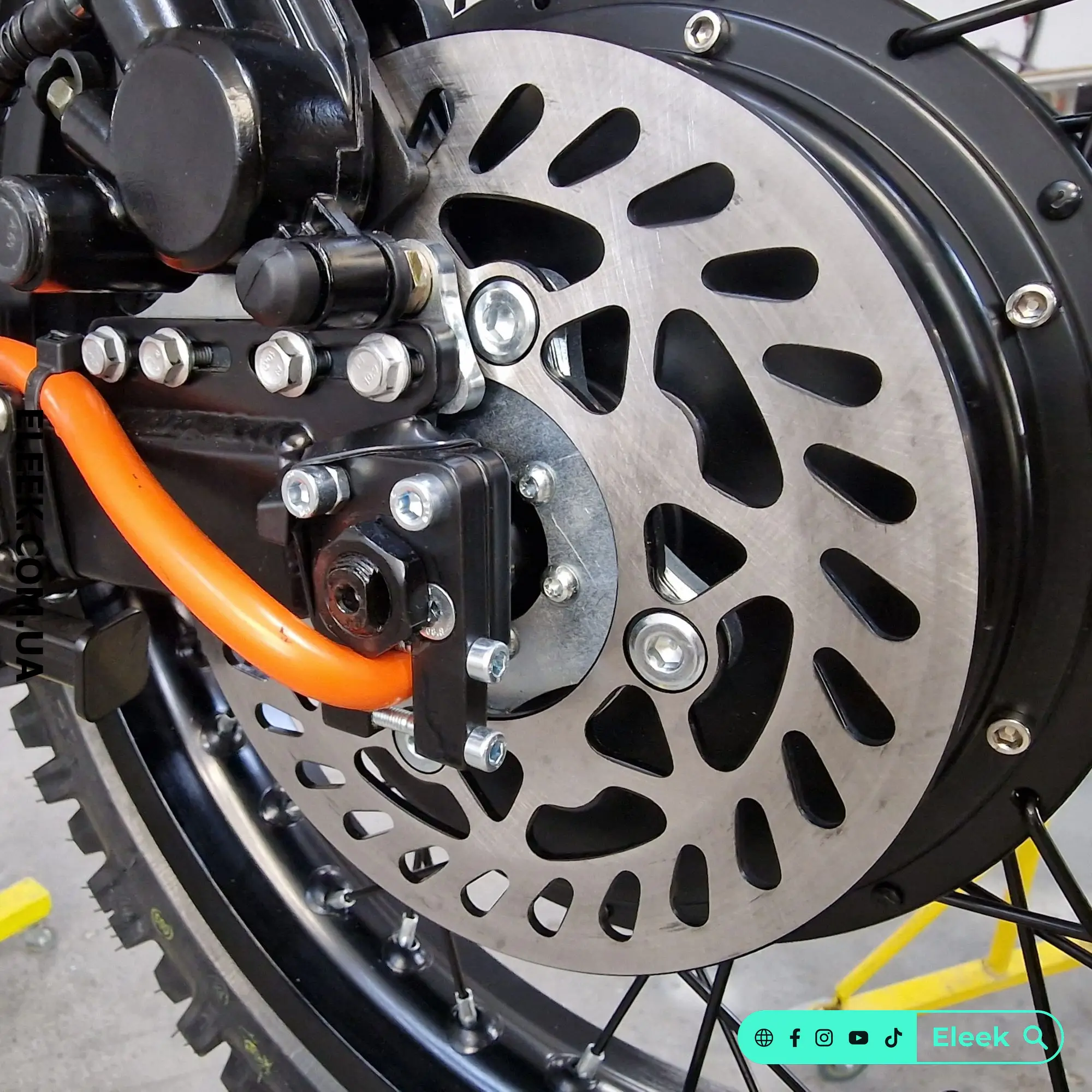 ELEEK VM-01 brake rotor adapter installed on an electric bike hub motor