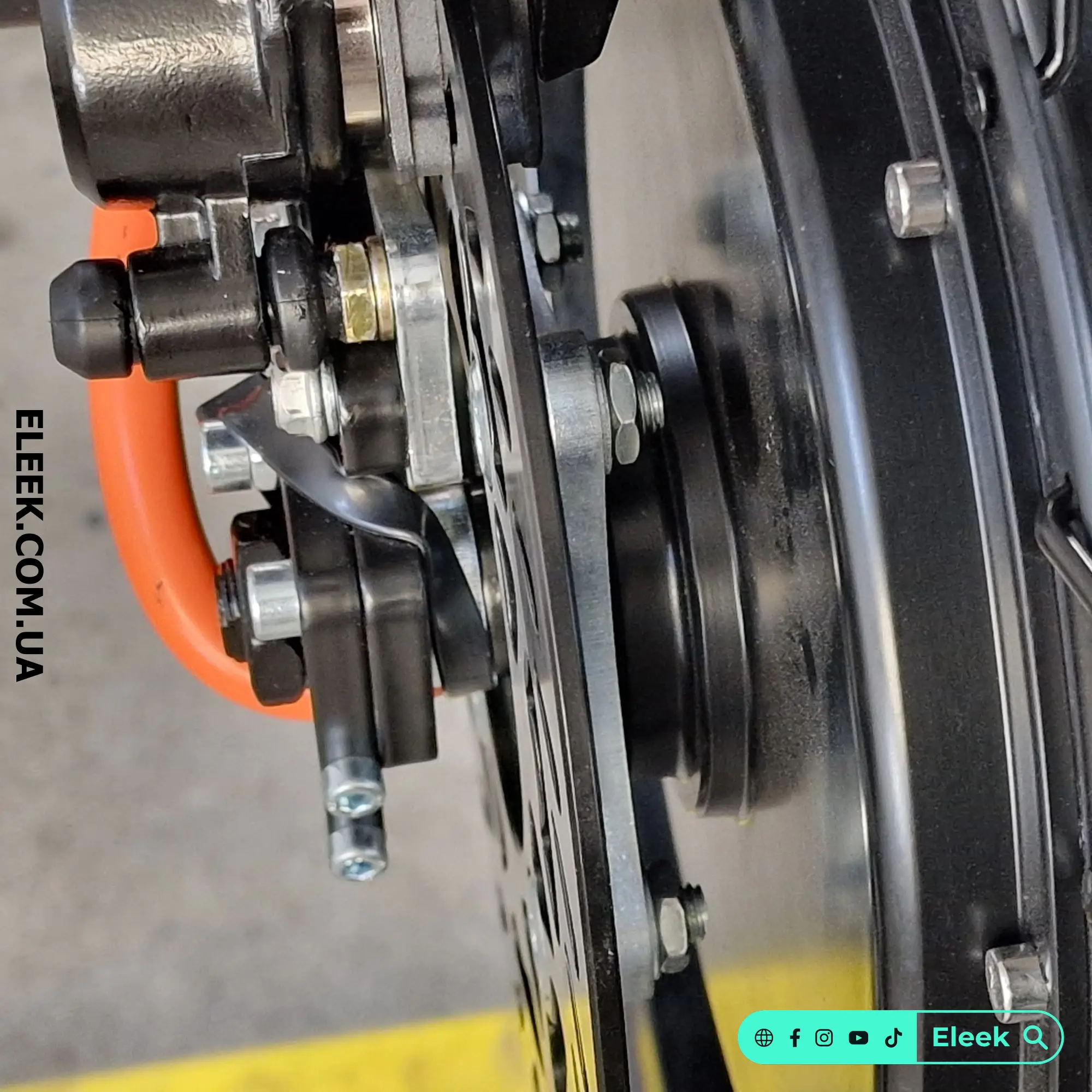 Side profile view of ELEEK VM-01 brake rotor adapter mounted on a QS205 electric motor
