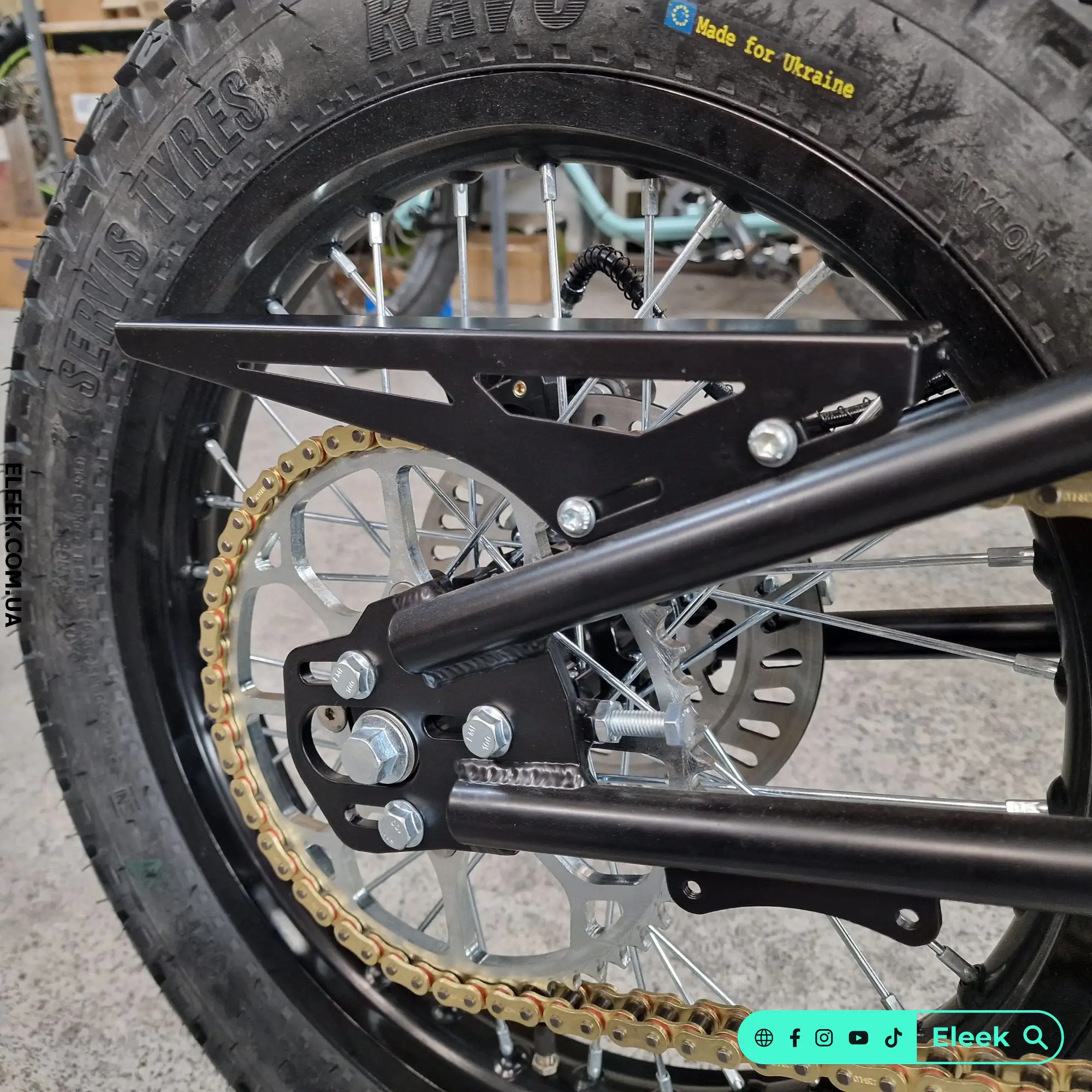 ELEEK SG-PW1 wheel sprocket guard installed on Positive electric bike